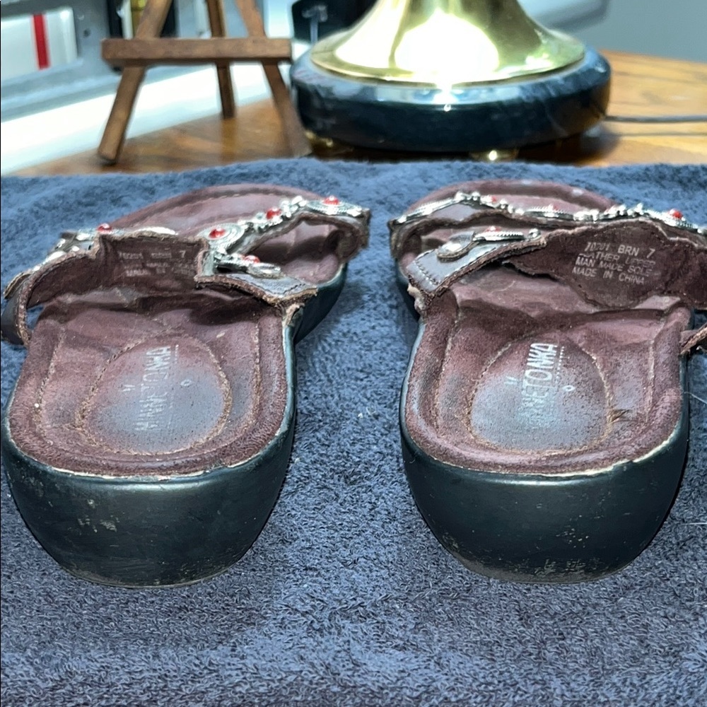Minnetonka Brown antiqued silver and red stones sandals. - Picture 3 of 7